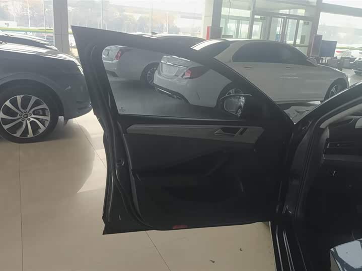 Фото 7 - Volkswagen Sagitar L