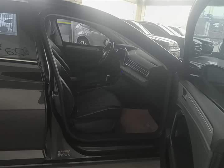 Фото 8 - Volkswagen Sagitar L