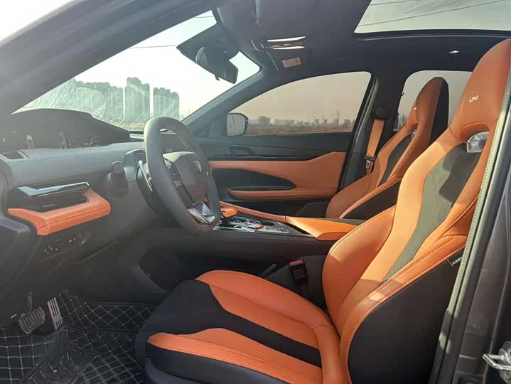 Фото 4 - Changan UNI-V