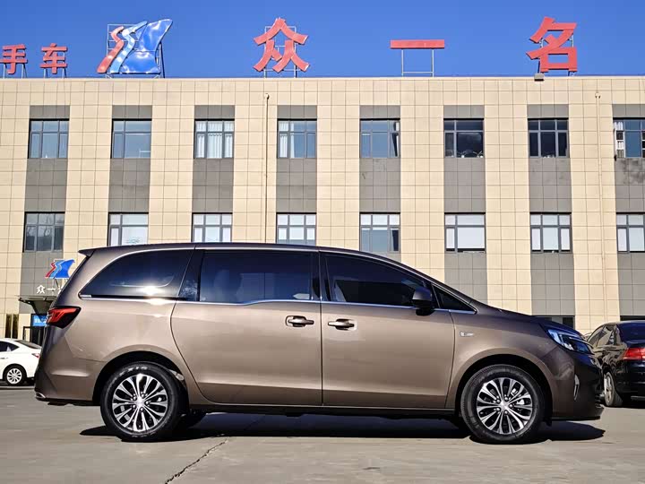 Фото 4 - Buick GL8 ES