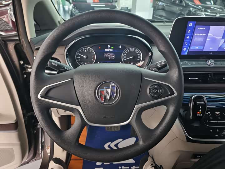 Фото 9 - Buick GL8 ES