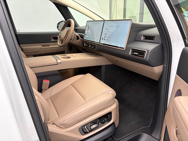 Фото 8 - LiXiang Mega