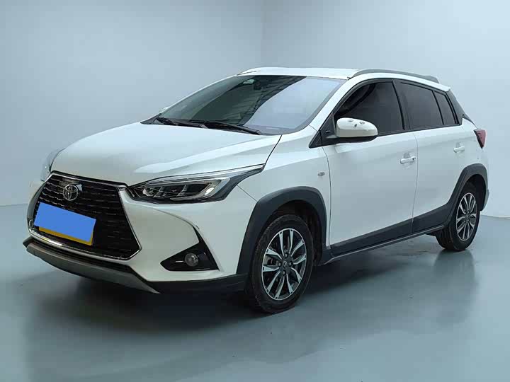 Фото 1 - Toyota Yaris L Hatchback