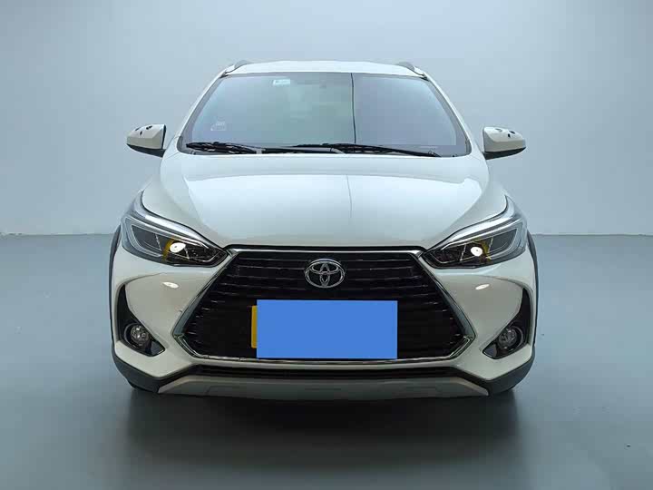 Фото 2 - Toyota Yaris L Hatchback