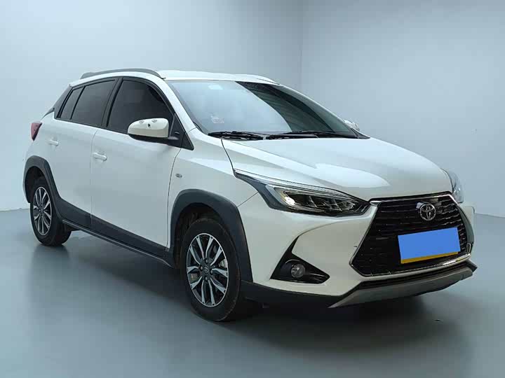 Фото 6 - Toyota Yaris L Hatchback