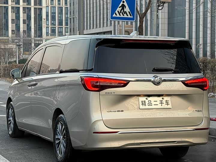 Фото 8 - Buick GL8 ES