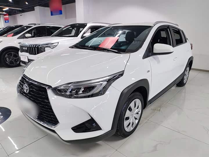 Фото 2 - Toyota Yaris L Hatchback