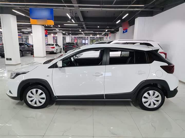 Фото 5 - Toyota Yaris L Hatchback