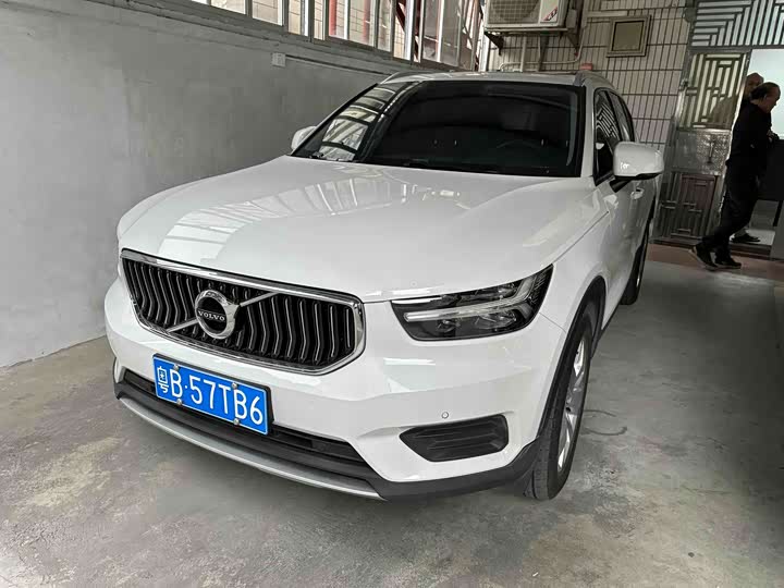 Фото 1 - Volvo XC40