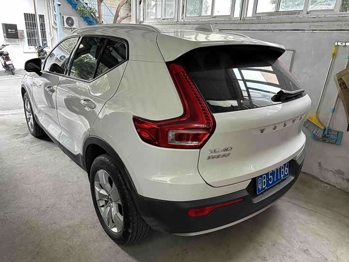 Фото 2 - Volvo XC40