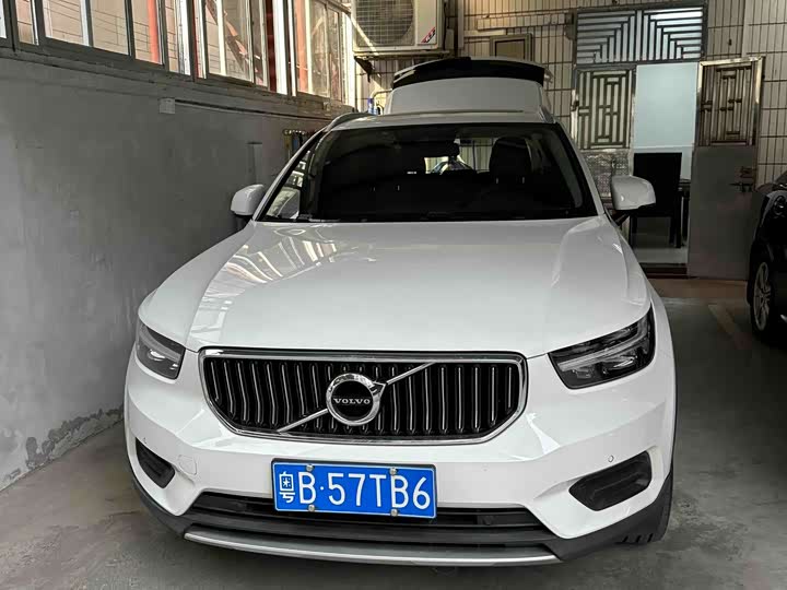 Фото 3 - Volvo XC40