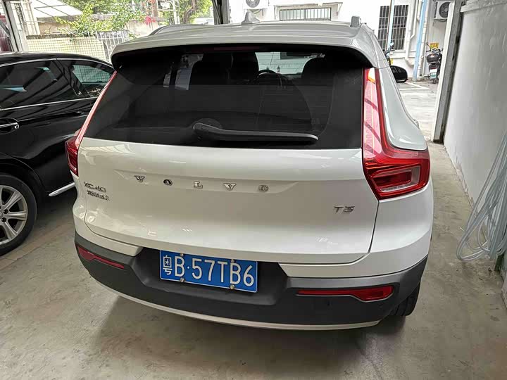 Фото 5 - Volvo XC40