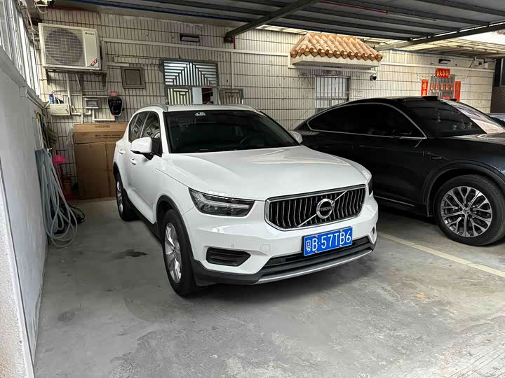 Фото 6 - Volvo XC40