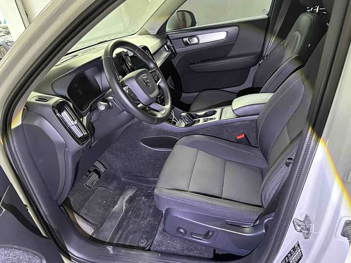 Фото 7 - Volvo XC40