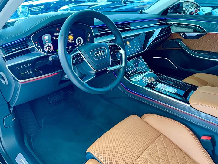Фото 7 - Audi A8