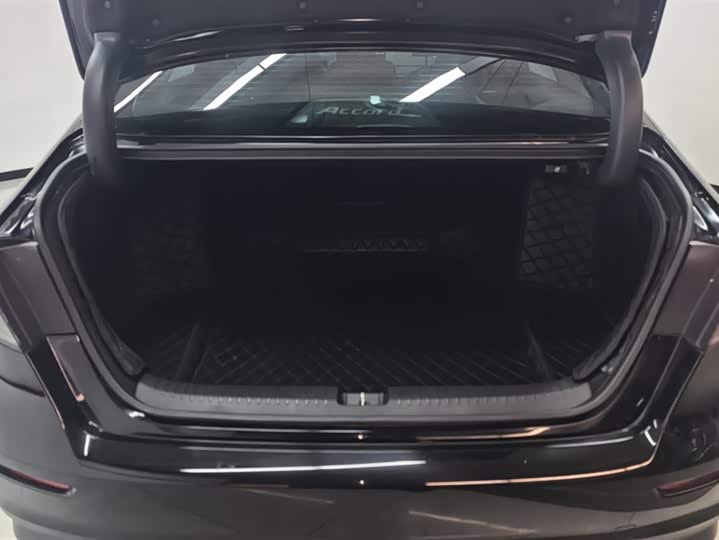 Фото 4 - Honda Accord