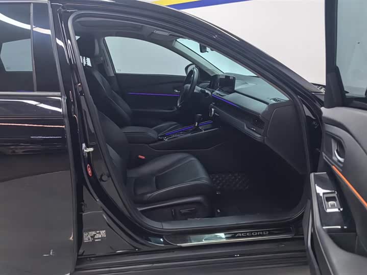 Фото 8 - Honda Accord