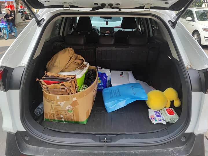 Фото 4 - Toyota RAV4