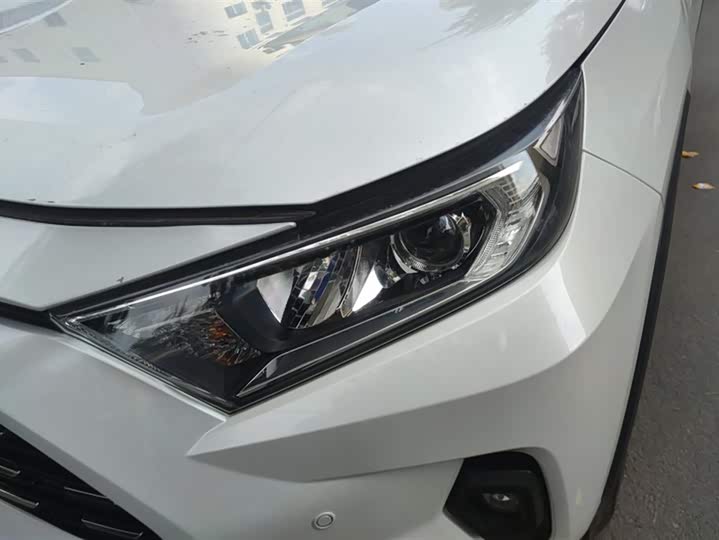 Фото 5 - Toyota RAV4