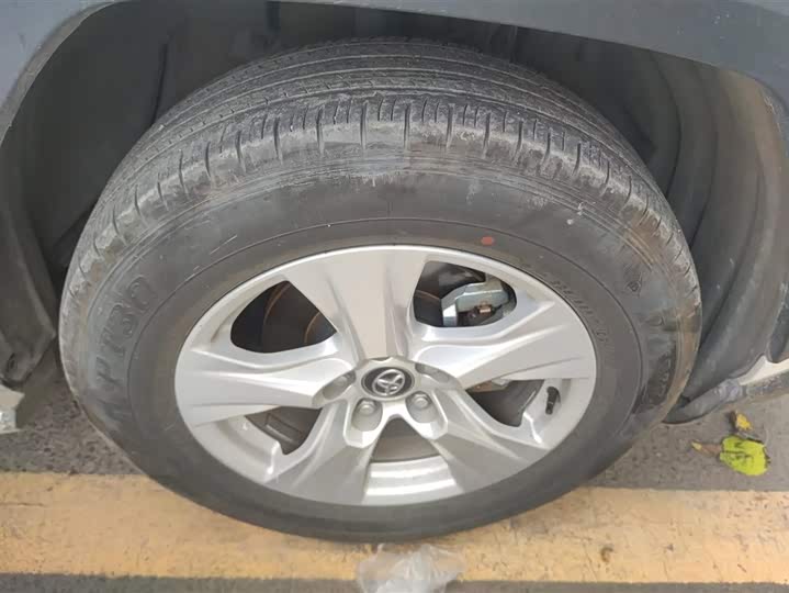 Фото 6 - Toyota RAV4