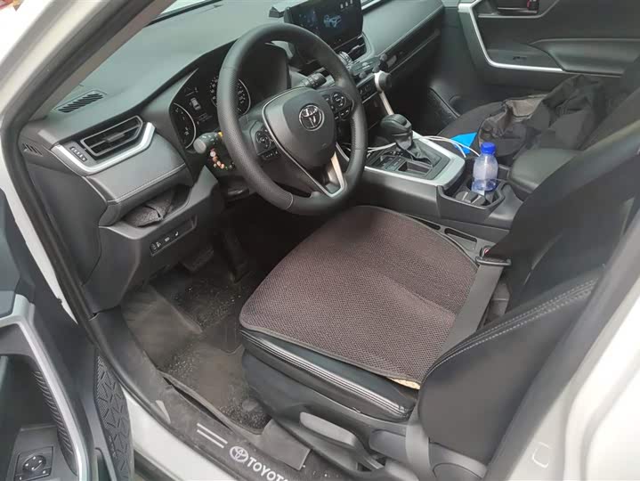 Фото 9 - Toyota RAV4