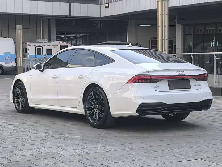 Фото 9 - Audi A7