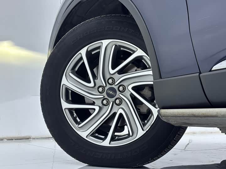 Фото 9 - Lincoln Aviator