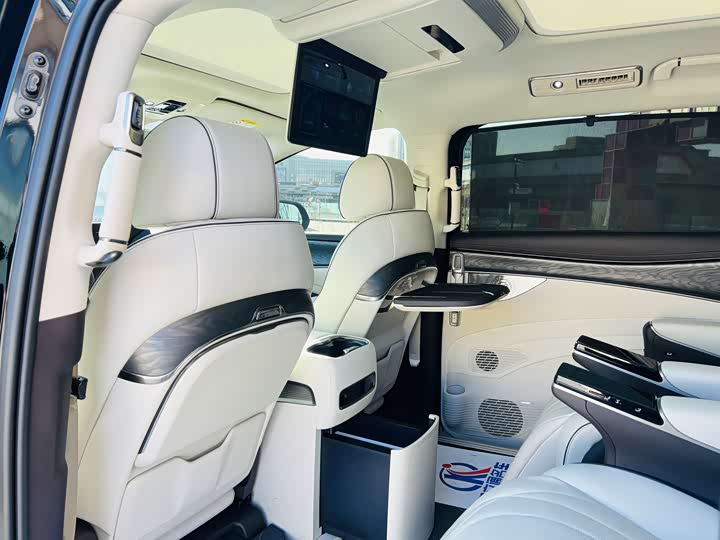 Фото 8 - Denza D9