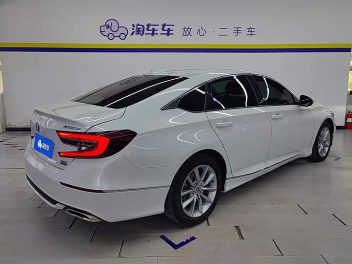 Фото 3 - Honda Accord