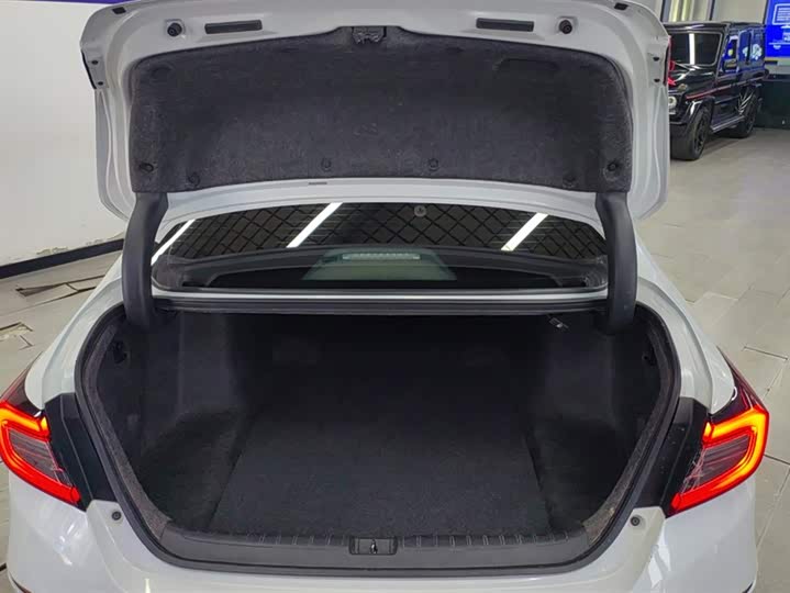 Фото 4 - Honda Accord