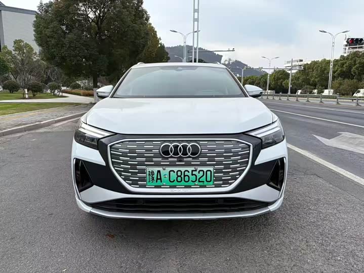Фото 2 - Audi Q4 e-tron