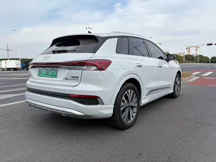 Фото 4 - Audi Q4 e-tron