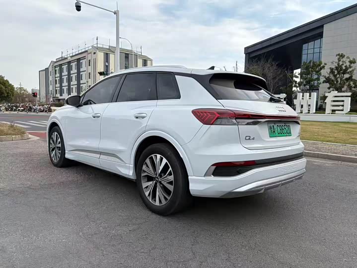 Фото 6 - Audi Q4 e-tron