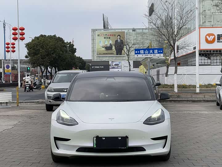 Фото 2 - Tesla Model 3