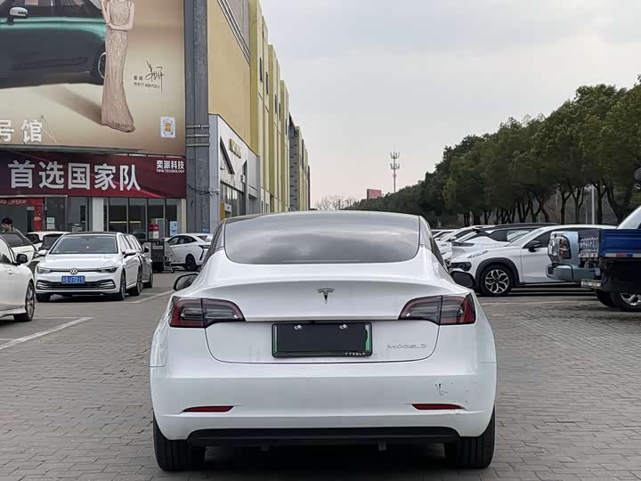 Фото 3 - Tesla Model 3