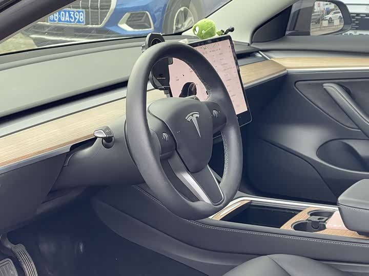 Фото 6 - Tesla Model 3