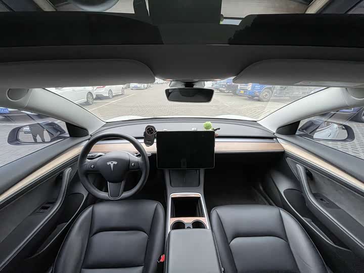 Фото 7 - Tesla Model 3