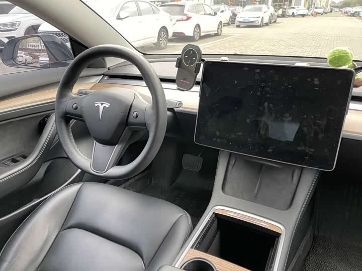 Фото 8 - Tesla Model 3