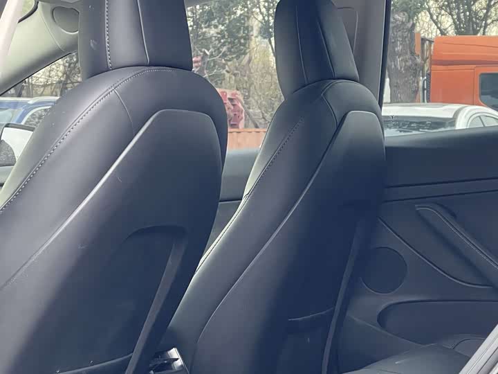 Фото 9 - Tesla Model 3