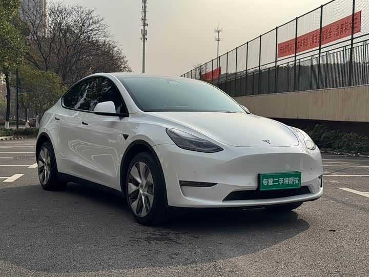 Фото 2 - Tesla Model Y