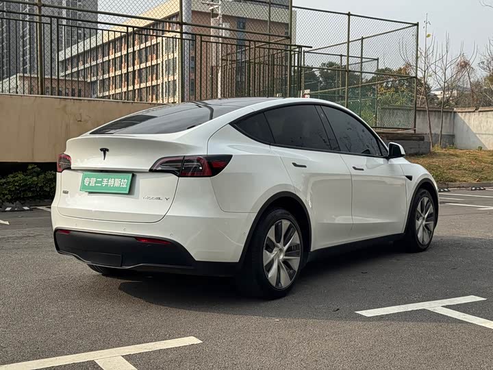 Фото 6 - Tesla Model Y
