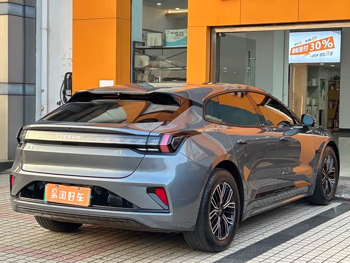 Фото 6 - Zeekr 001