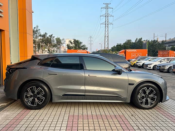 Фото 8 - Zeekr 001