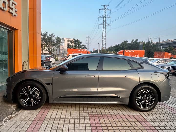 Фото 9 - Zeekr 001