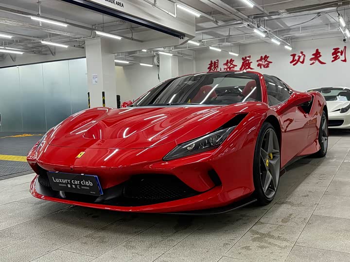 Фото 1 - Ferrari F8