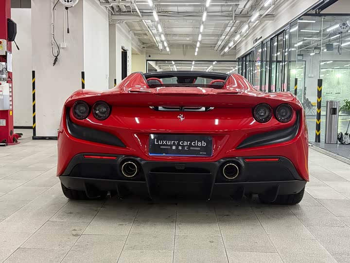 Фото 6 - Ferrari F8