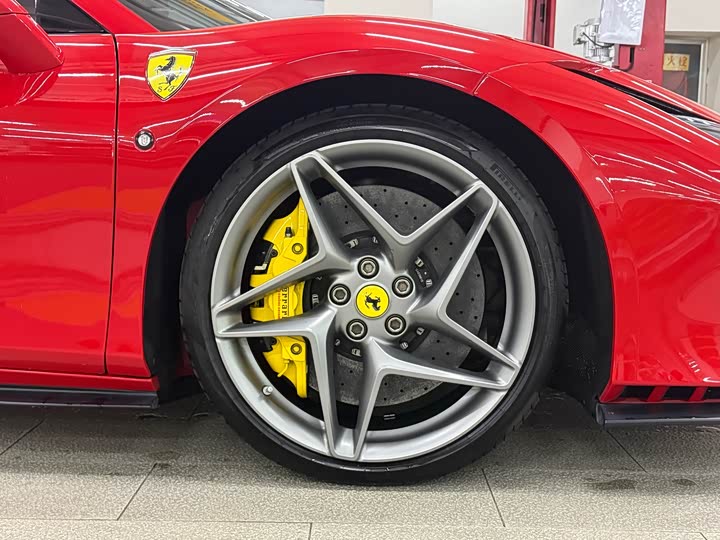 Фото 7 - Ferrari F8