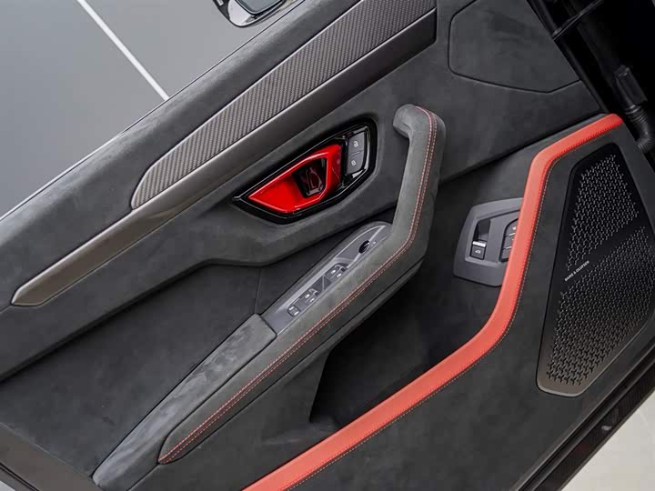 Фото 9 - Lamborghini Urus