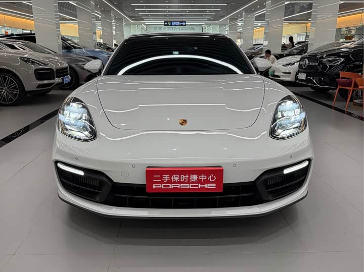 Фото 2 - Porsche Panamera