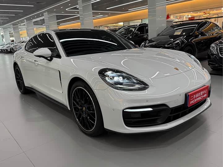 Фото 3 - Porsche Panamera